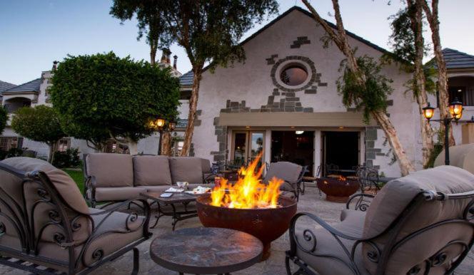 The Chateau At Lake La Quinta Exterior photo