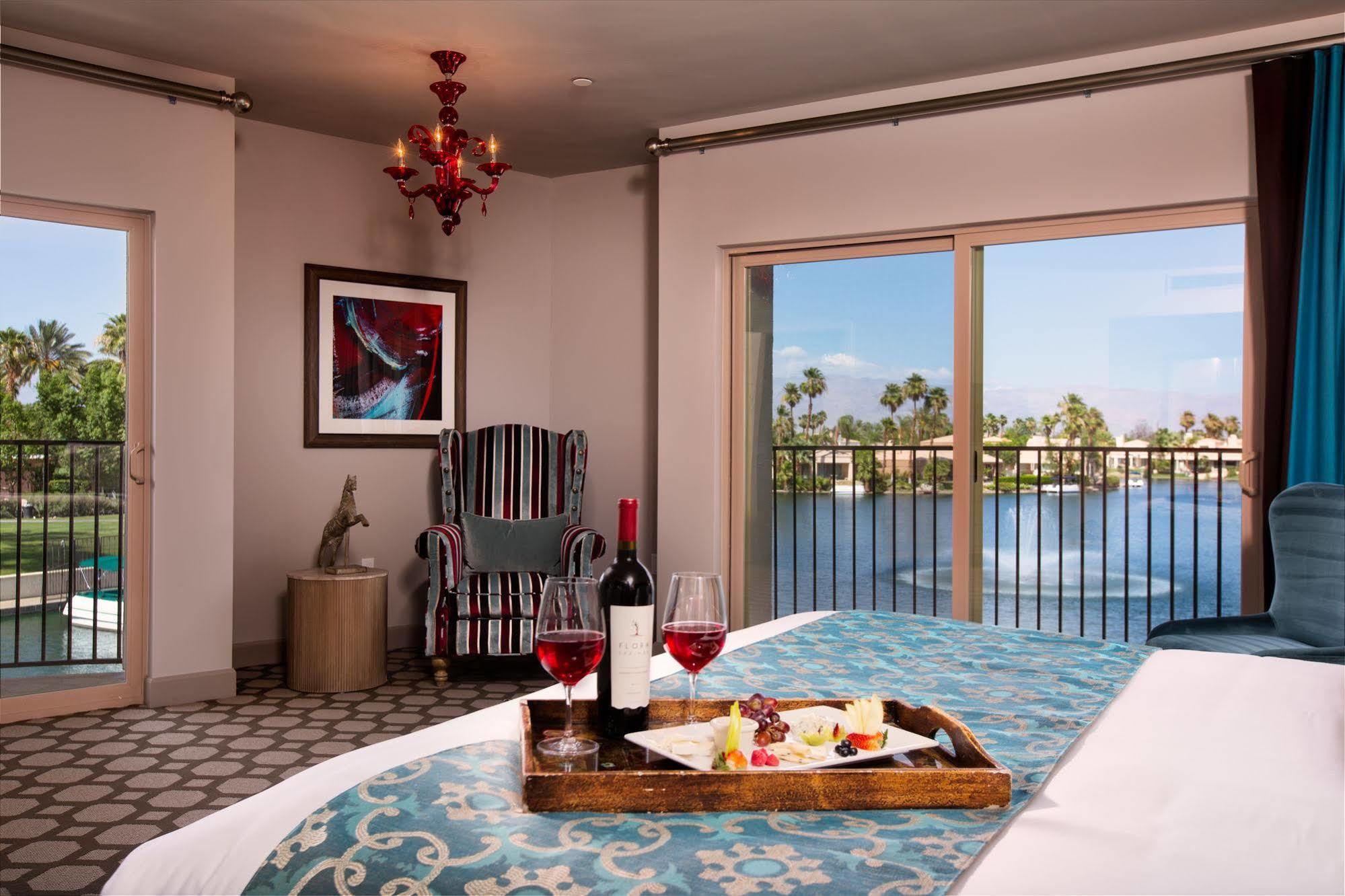 The Chateau At Lake La Quinta Exterior photo