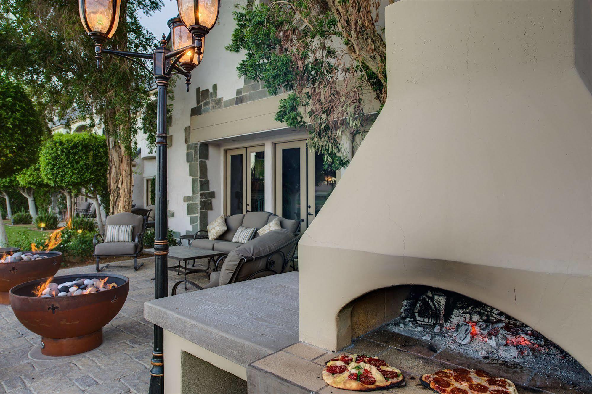 The Chateau At Lake La Quinta Exterior photo